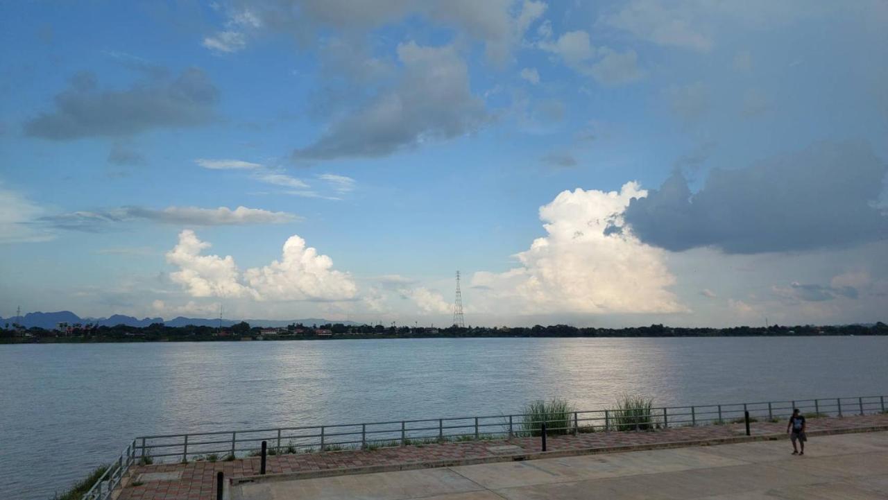 Happy Space วิลล่าทั้งหลัง 2นอน 2น้ำ ฟรี Wifi จอดรถ Nakhon Phanom Eksteriør bilde