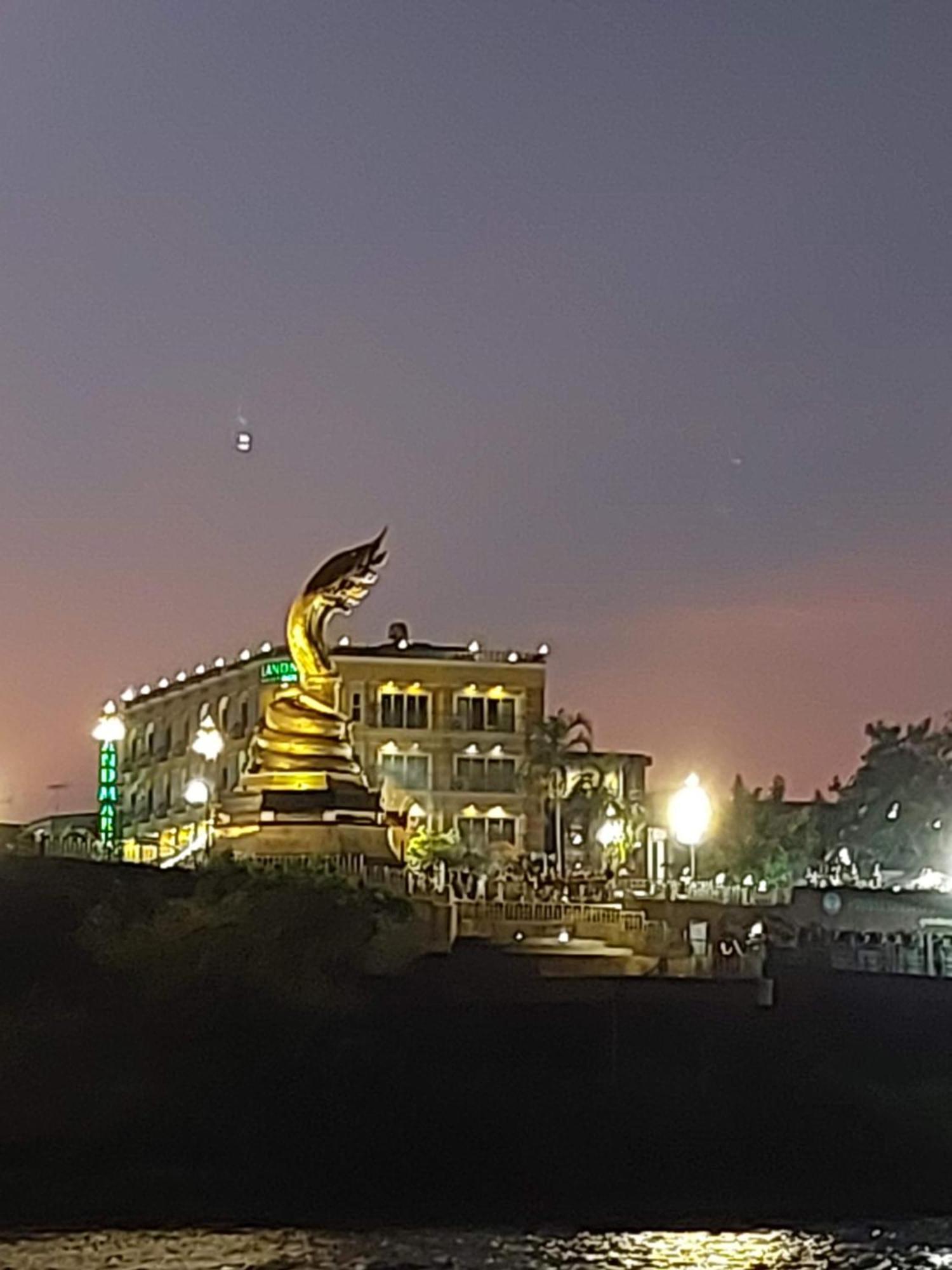 Happy Space วิลล่าทั้งหลัง 2นอน 2น้ำ ฟรี Wifi จอดรถ Nakhon Phanom Eksteriør bilde
